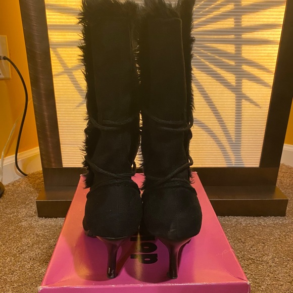 Used - furry heel boots - Picture 4 of 4